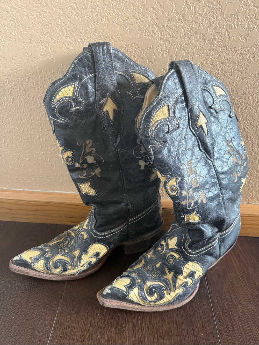 Black & Gold Embroidered Western Heeled Cowboy Boots